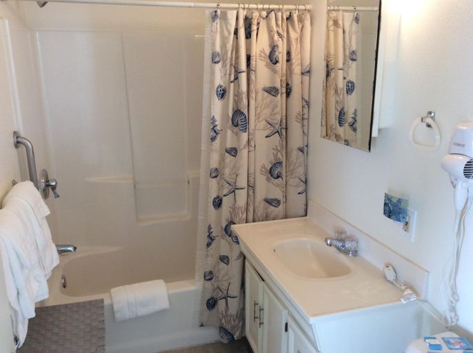 Bathroom 4, Gray's Inn & Gallery, San Luis Obispo