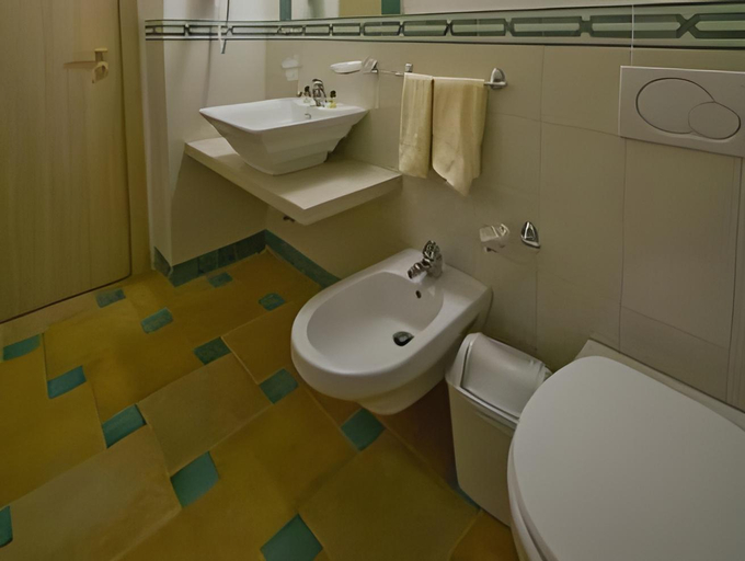 Bathroom 5, Villa Fanusa, Syracuse