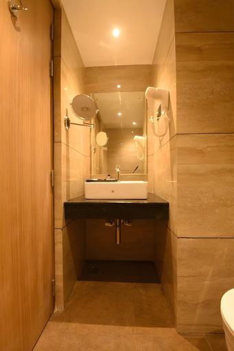 Bathroom 3, Emerald Clarks Inn Suites, Near Mysore Palace, Mysuru, Mysore