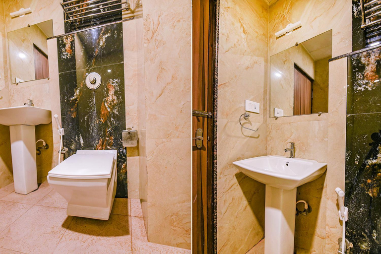 Bathroom 4, Fabhotel Phoenix Resorts, Bangalore