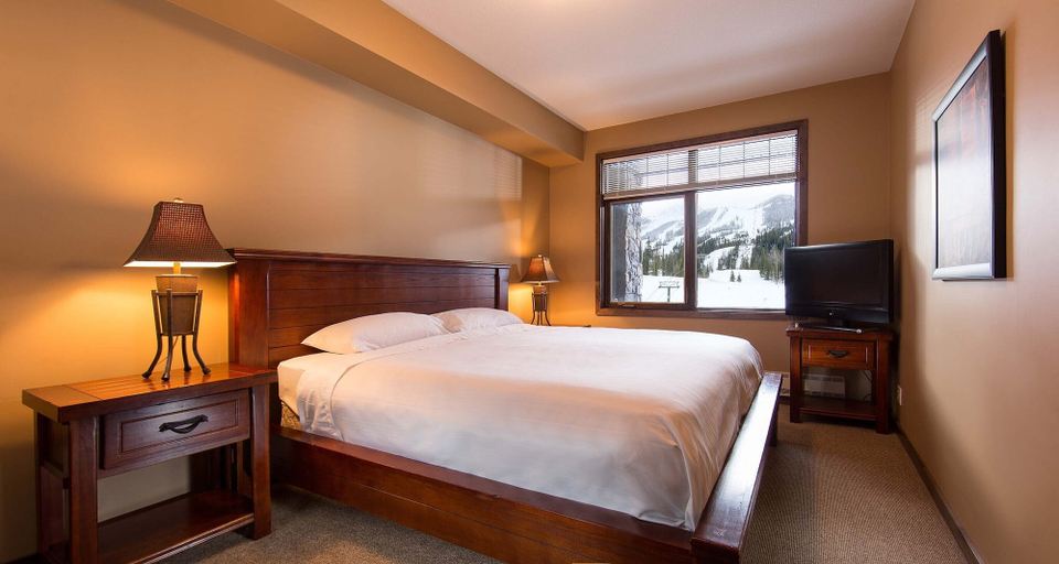 Bedroom 3, Glacier Mountaineer Lodge, Columbia-Shuswap