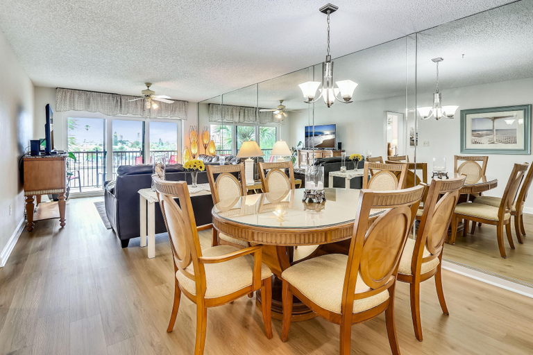 Food & Drinks, Land's End 3-403 Bay Front - Premier, Pinellas
