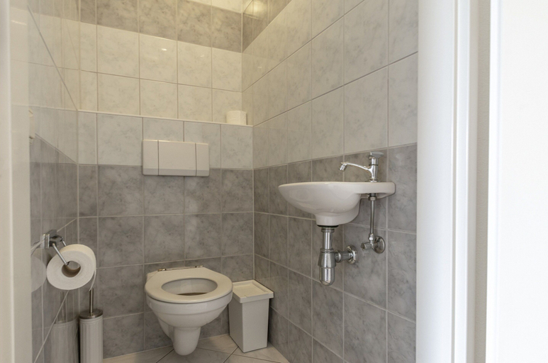 Bathroom 3, Nice Apartment With Garden Near the North Sea, Den Helder