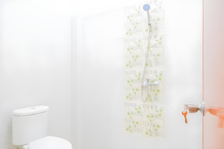 Bathroom 4, Hotel O Axl Residence, North Jakarta