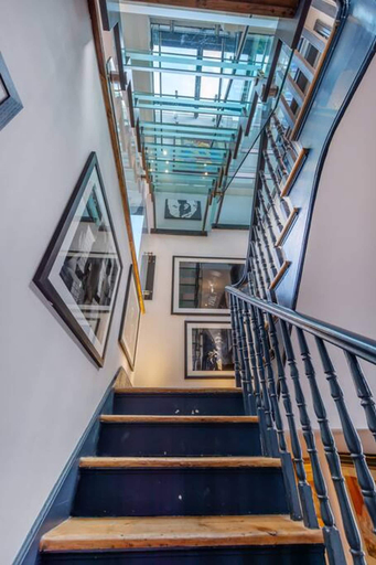 Room 2, Penthouse With Rooftop Overlooking British Museum, London