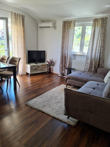 Others 5, Villa Oleander, Marina
