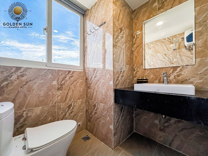 Bathroom 4, Golden Sun Apartments 7, District 7