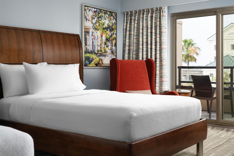 Bedroom 3, Hilton Garden Inn Charleston Waterfront/Downtown, Charleston