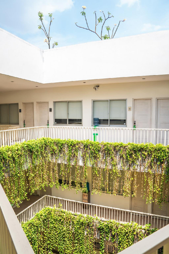 Exterior 5