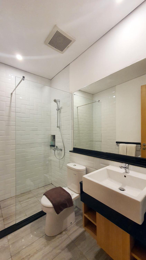 Bathroom 5, Ra Inn Kemang, Jakarta Selatan