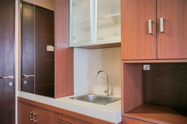 Others 3, Compact & Cozy Studio Atria Apartment By Travelio, Tangerang