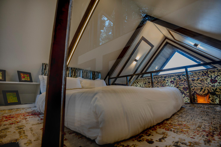 Bedroom, Solomons Gray, Baramulla