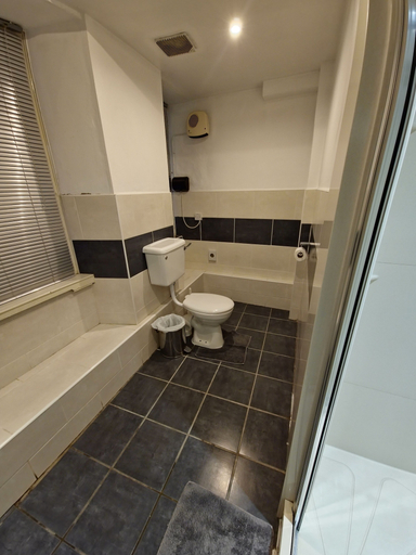 Bathroom 4, Belford Hostel, Edinburgh