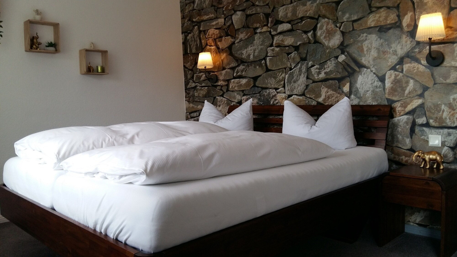 Bedroom 2, Landgasthof Grüner Baum, Breisgau-Hochschwarzwald