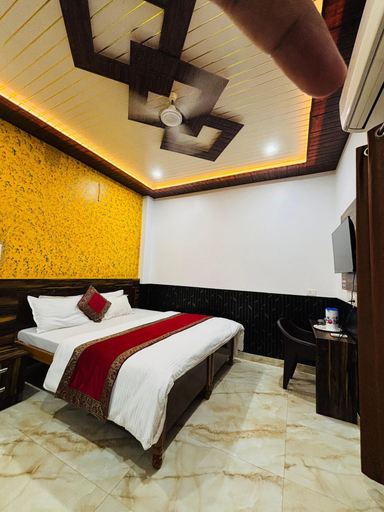 Bedroom 2, S R HOTEL, Varanasi