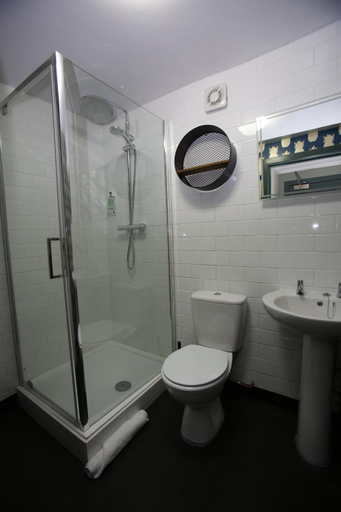Bathroom 3, Kings Arms Hotel, Scottish Borders