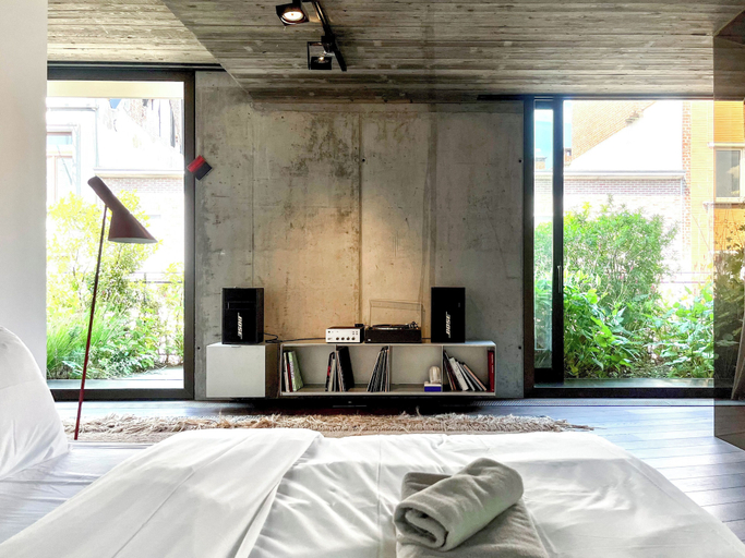 Bedroom 3, Teddy Picker, Bruxelles