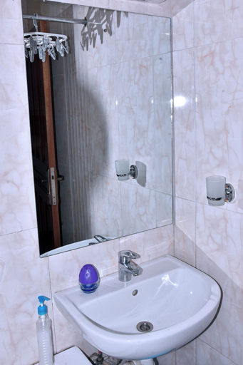 Bathroom 3, Good deeds Stay, Entebbe