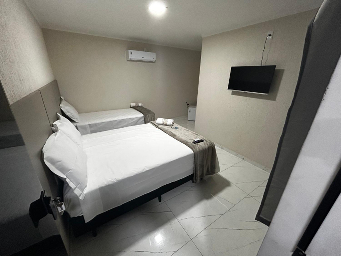 Others 2, Hotel Aris, Porto União