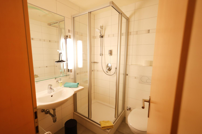 Bathroom 2, Hotel Zollner, Villach Land