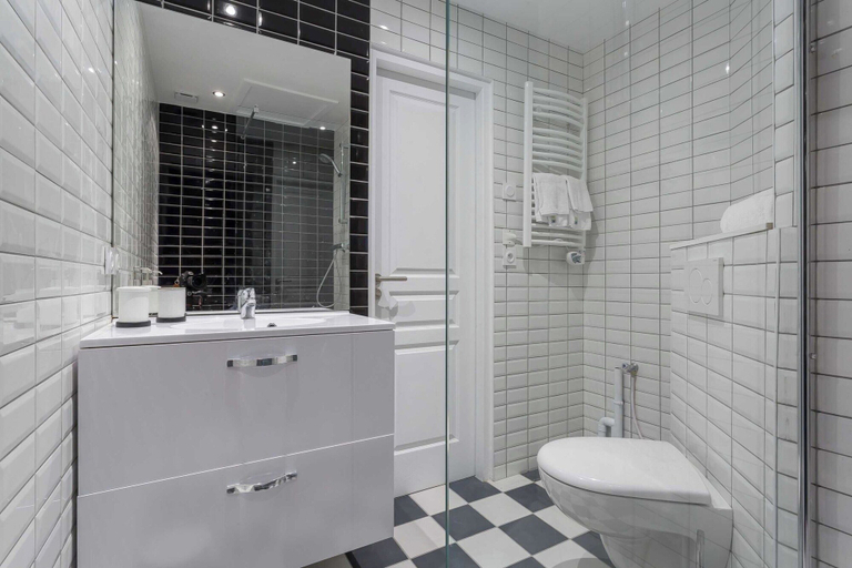 Bathroom 5, Dify Vitton - Massena, Rhône