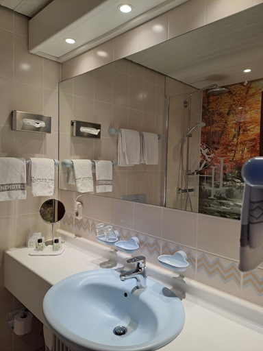 Bathroom 4, Leine Hotel, Region Hannover