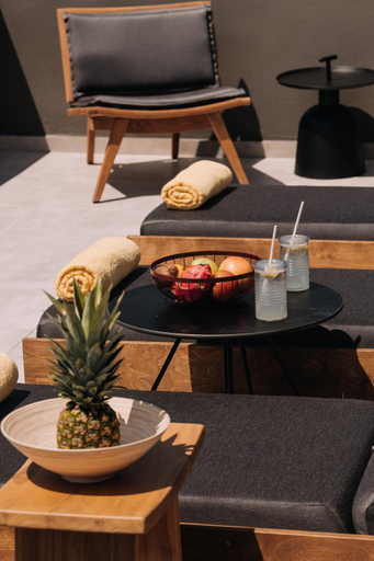 Food & Drinks