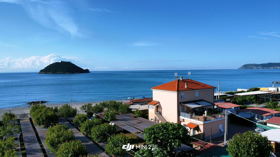 Others 3, Residence Riviera, Savona