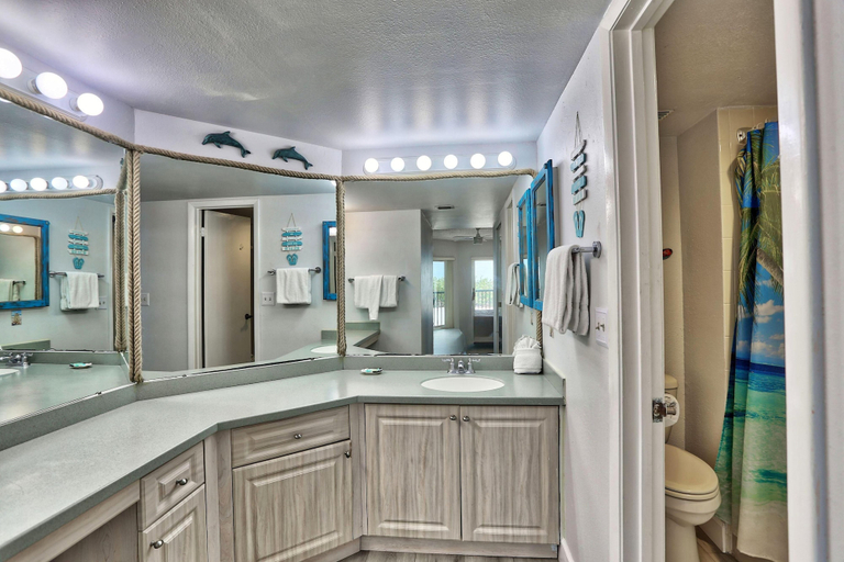 Bathroom 4, Land's End 11-202 Beach Front, Pinellas