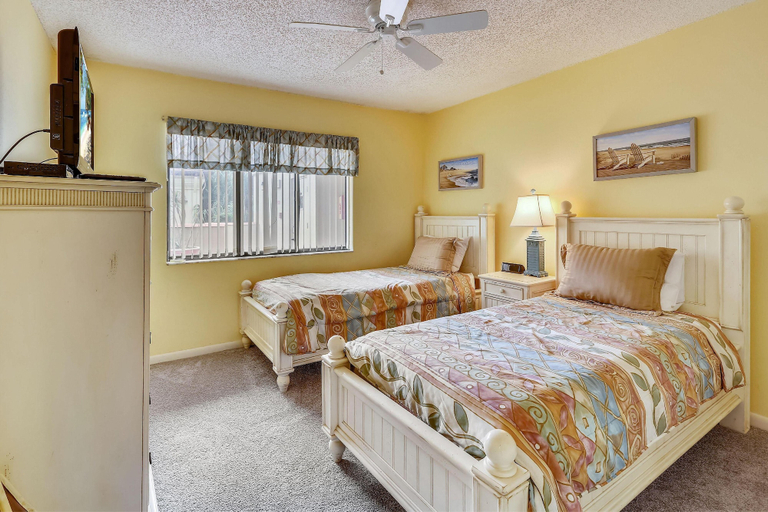 Bedroom 3, Land's End 9-202 Beach Front, Pinellas