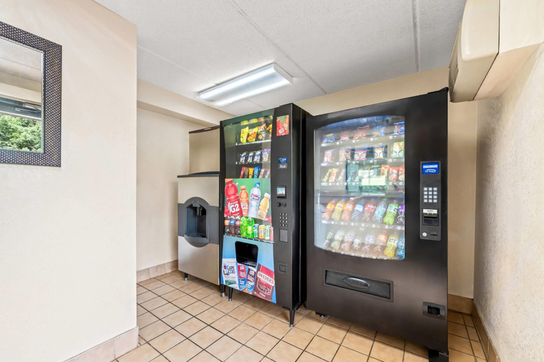 Food & Drinks 5, Econo Lodge Hickory, Catawba