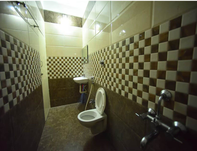 Bathroom 3, PRM Aruna Lodge, Erode
