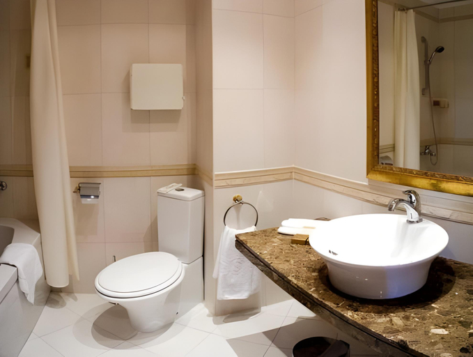 Bathroom 5, Hotel Romance & Family Suites, Varna