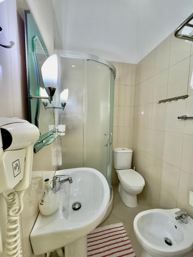 Bathroom 4, Hotel Kaduku, Shkodrës