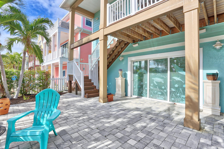 Exterior & Views 2, Hippie Haven, Pinellas