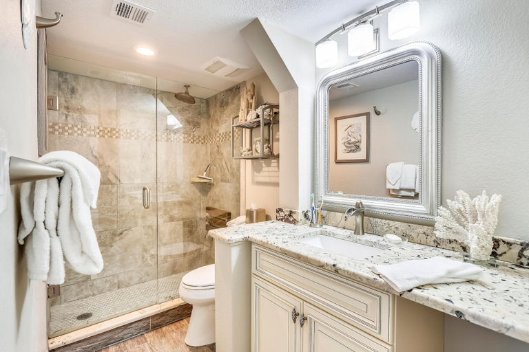 Bathroom 4, Land's End 7-306 Beach Front - Premier, Pinellas
