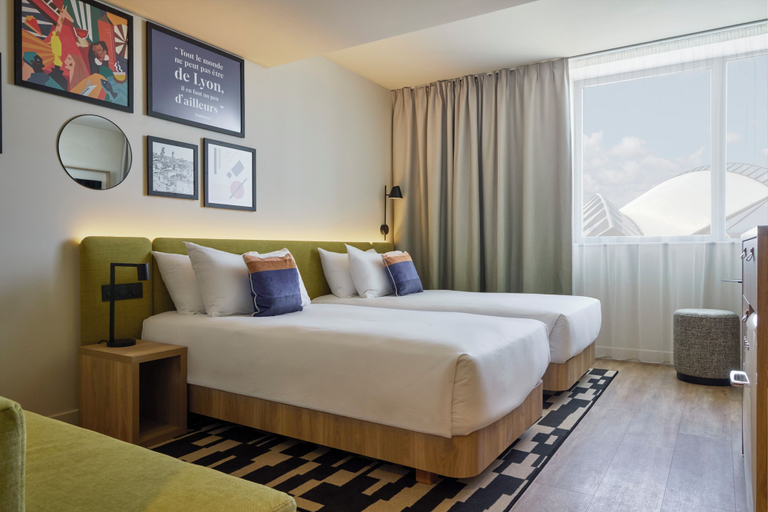 Bedroom 4, Hampton by Hilton Lyon Airport, Rhône