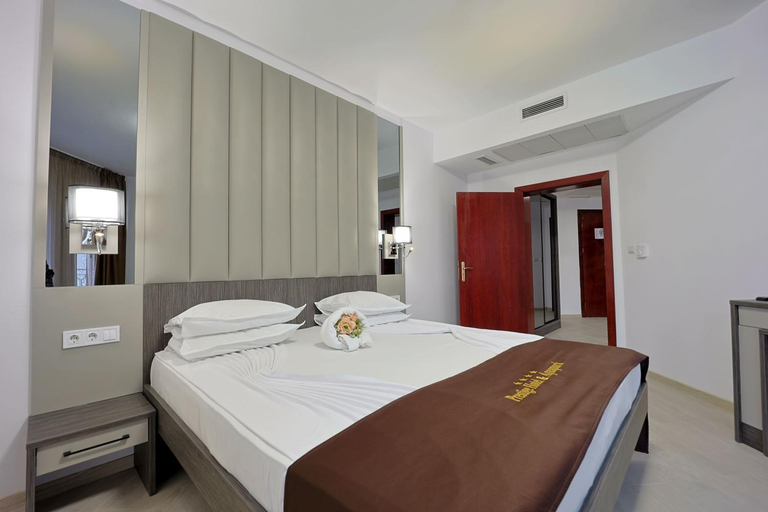 Bedroom 3, Prestige Hotel and Aquapark - All inclusive, Varna