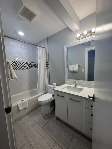 Bathroom 4, Ramshorn Motel, North Okanagan
