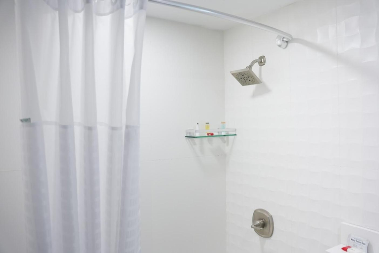 Bathroom 5, Ramada by Wyndham DFW Airport, Irving