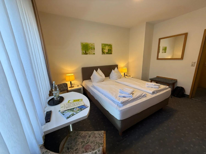 Bedroom 2, Hotel Lowen, Würzburg