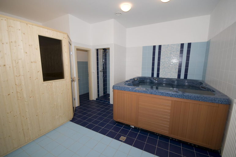 Bathroom 3, Hotel Olympionik, Mělník