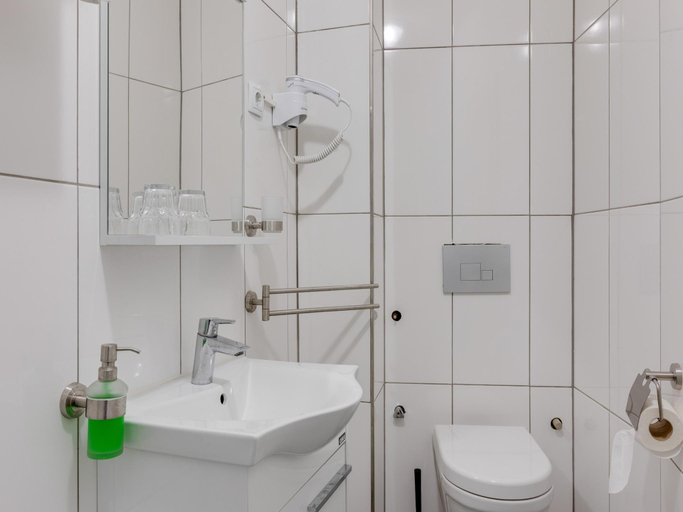 Bathroom 3, Apartment in Oberhausen near a Lake, Oberhausen