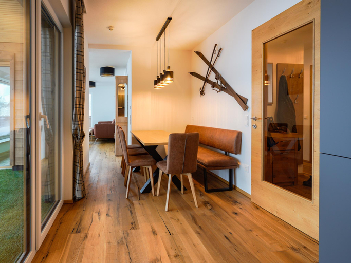 Others 4, Kitzbuhel alpine lodge with private infrared sauna, Zell am See