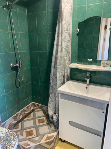 Bathroom 3, FKoka, Berehivs'kyi