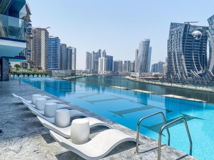 Sport & Beauty, Spacious 2BR Canal View - Heart of B Bay, Dubai