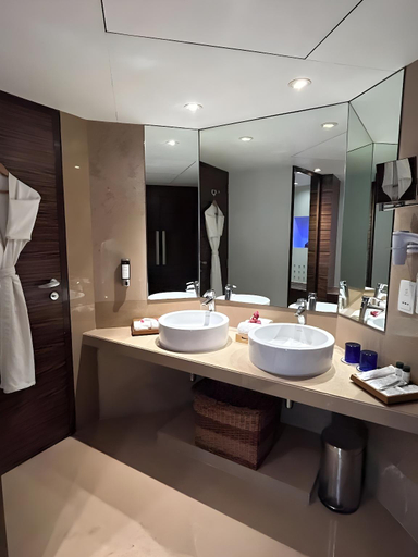 Bathroom 5, Fortune Select SG Highway, Ahmedabad - Member ITC Hotels' Group, Ahmadabad