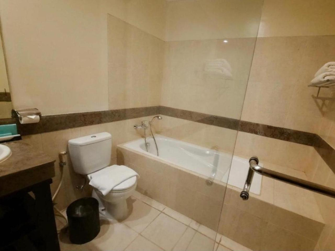 Bathroom 10