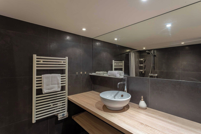 Bathroom 4, Dify Drevet - Bellecour, Rhône
