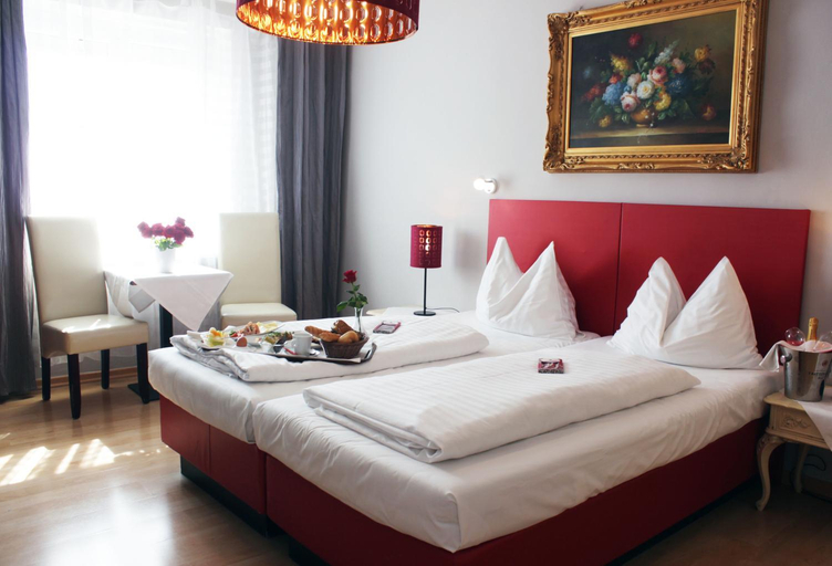 Bedroom 2, Stadthotel Restaurant Auerhahn, Vöcklabruck